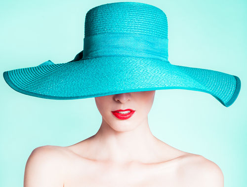 Women’s Hats Etiquette: Fashion Dos And Don’ts When Wearing One